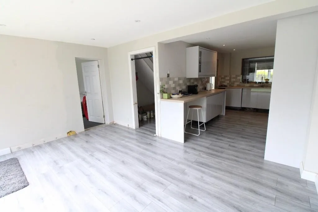 4 bed Semi-Detached