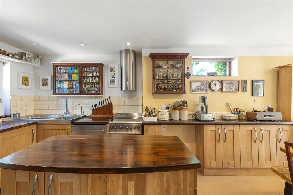 5 bed End of Terrace