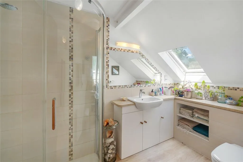 5 bed End of Terrace