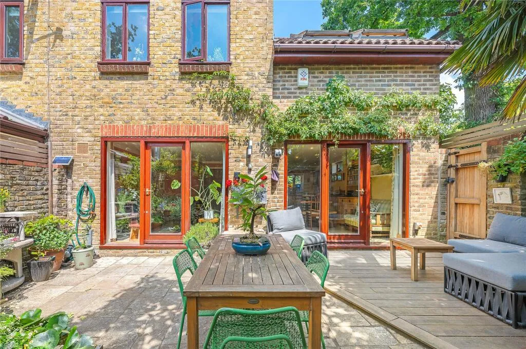 5 bed End of Terrace