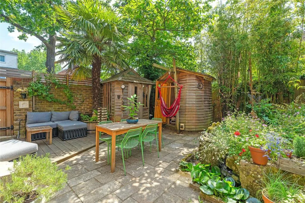 5 bed End of Terrace