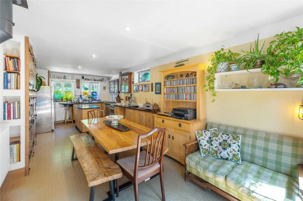 5 bed End of Terrace