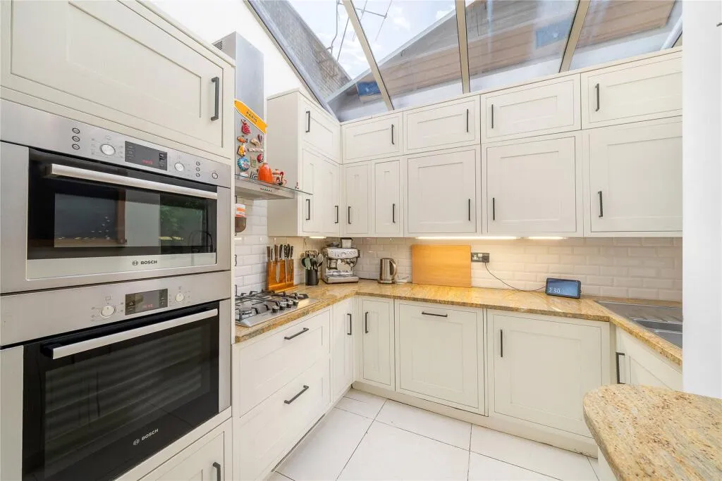 4 bed End of Terrace