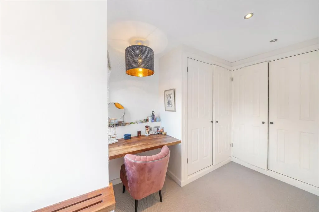 4 bed End of Terrace