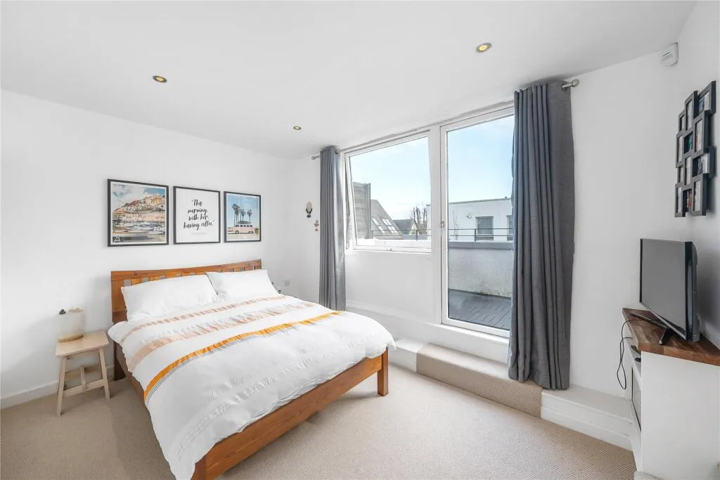 4 bed End of Terrace