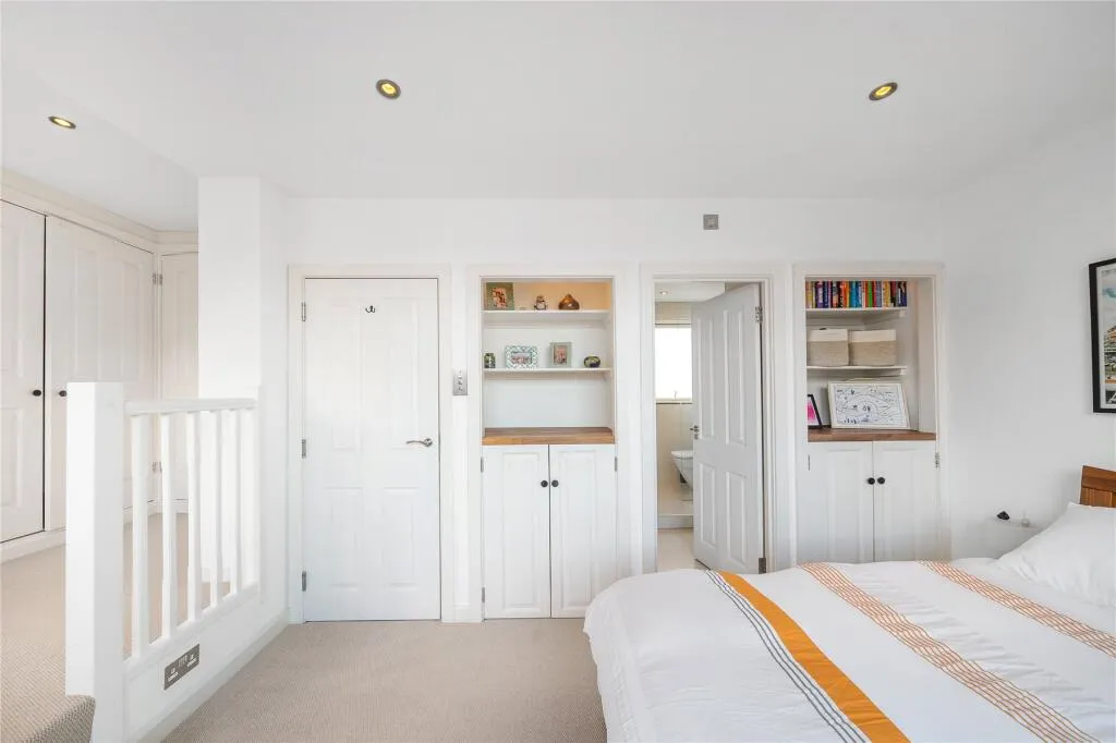 4 bed End of Terrace