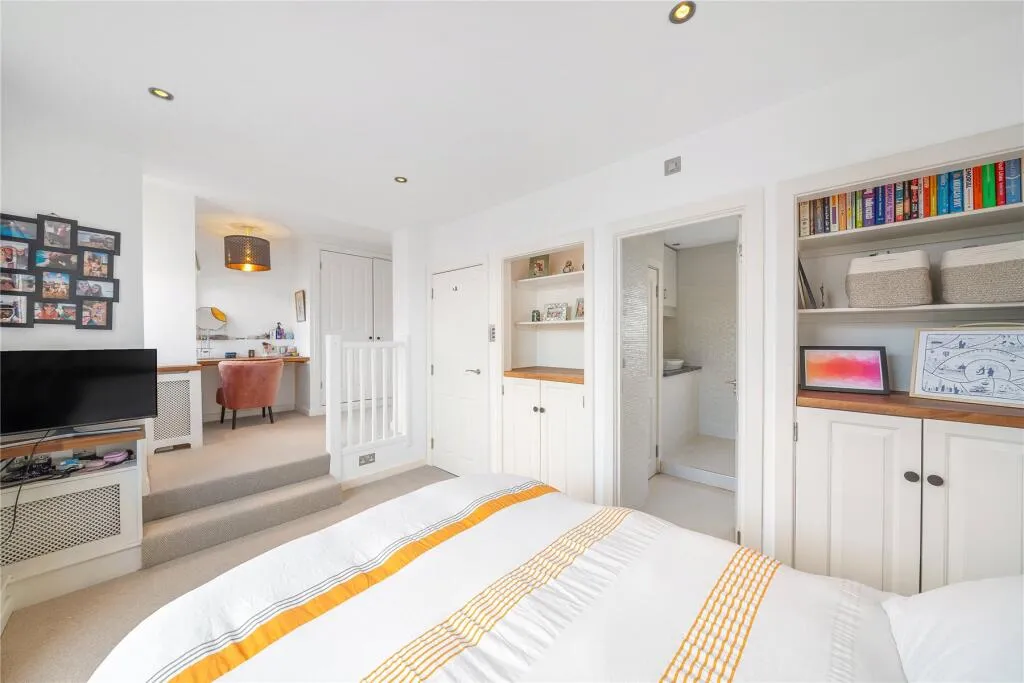 4 bed End of Terrace