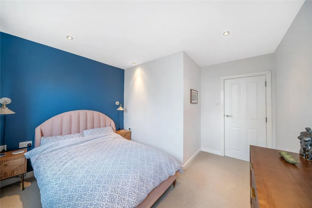 4 bed End of Terrace