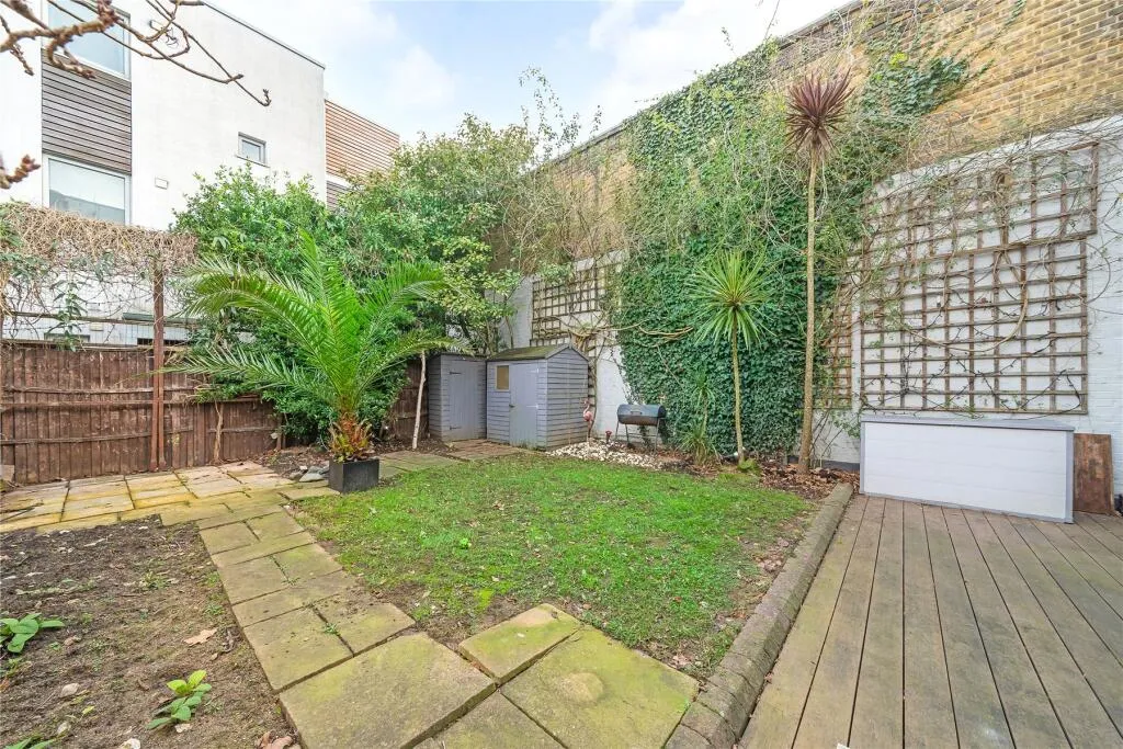 4 bed End of Terrace