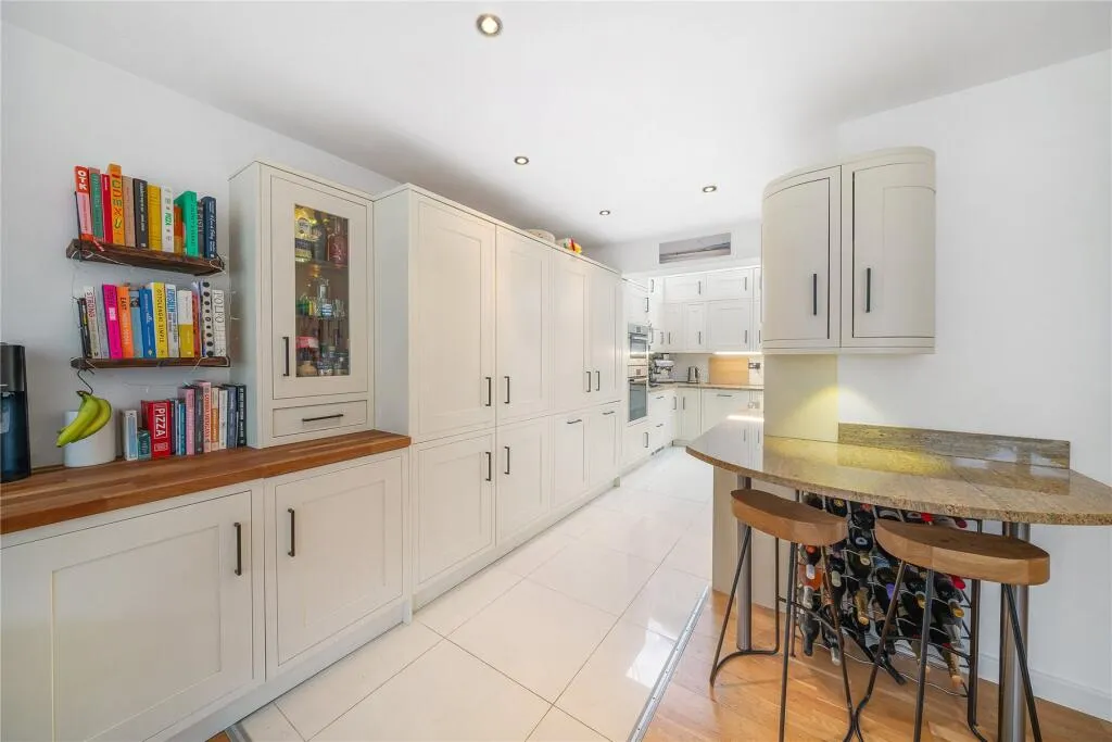 4 bed End of Terrace