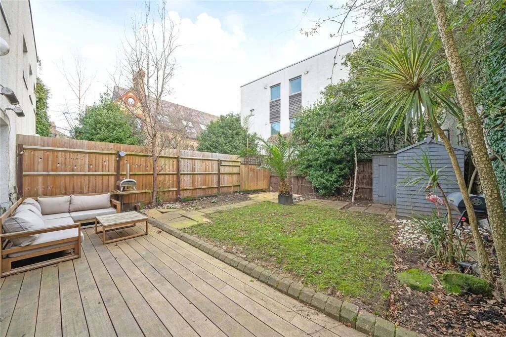 4 bed End of Terrace