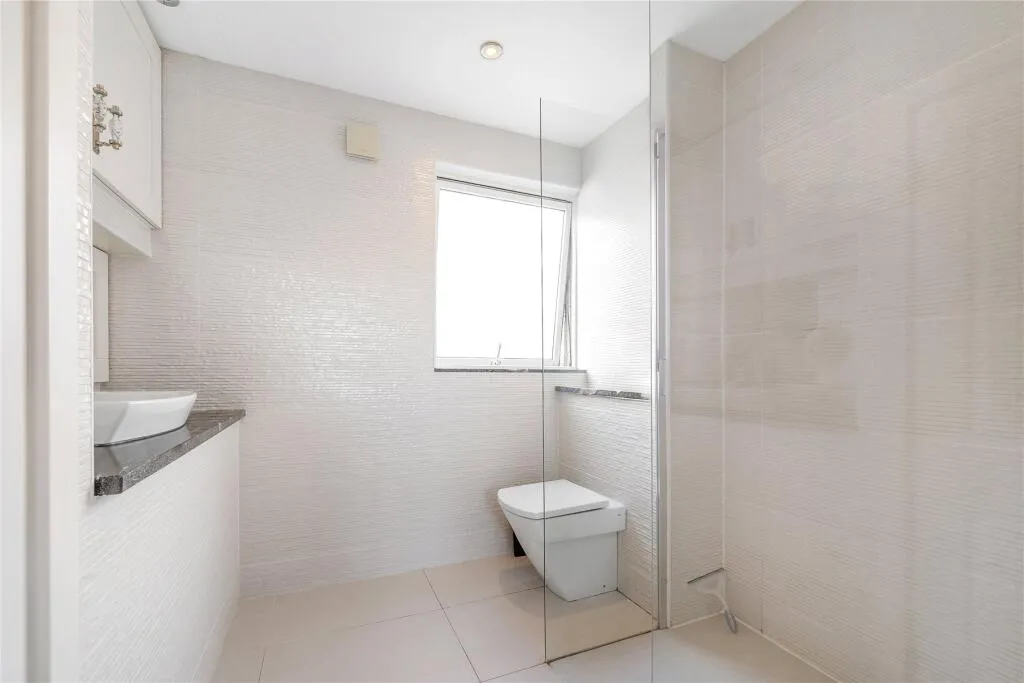 4 bed End of Terrace