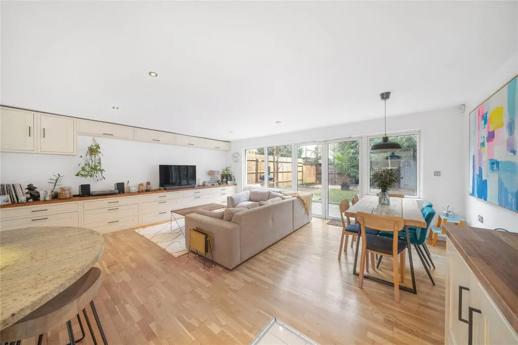 4 bed End of Terrace