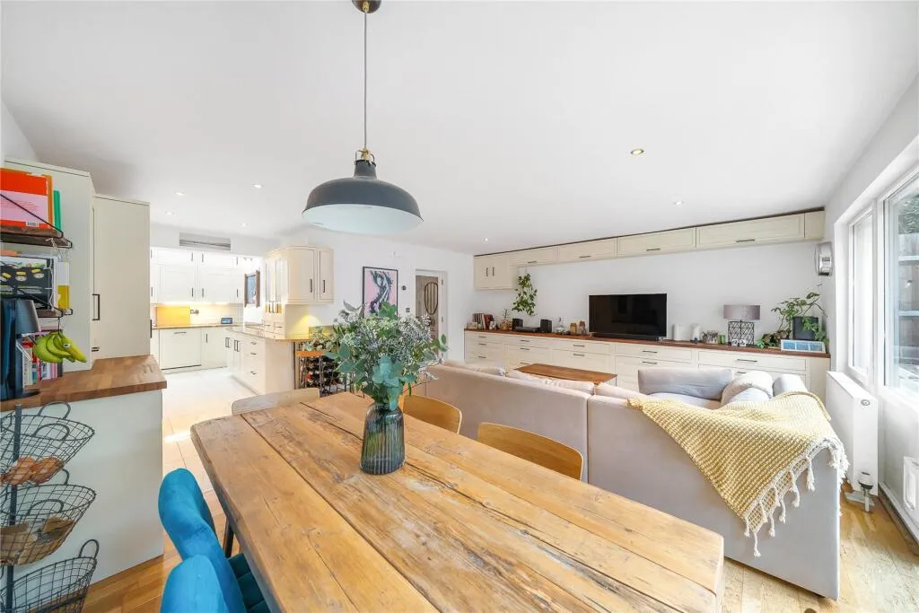 4 bed End of Terrace