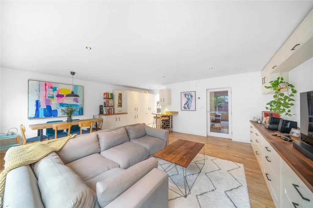 4 bed End of Terrace