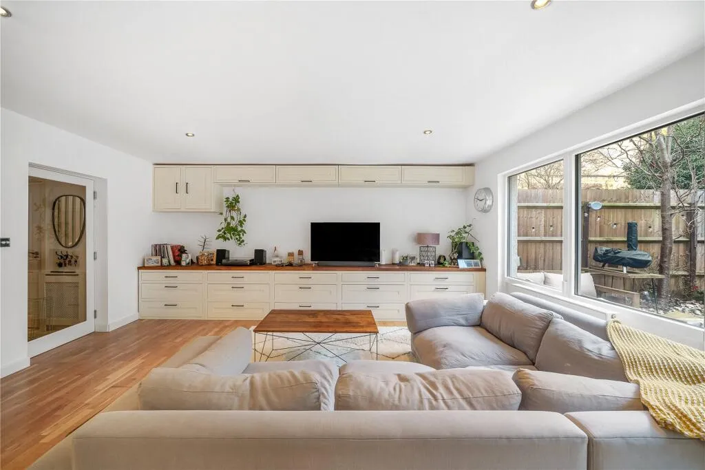 4 bed End of Terrace