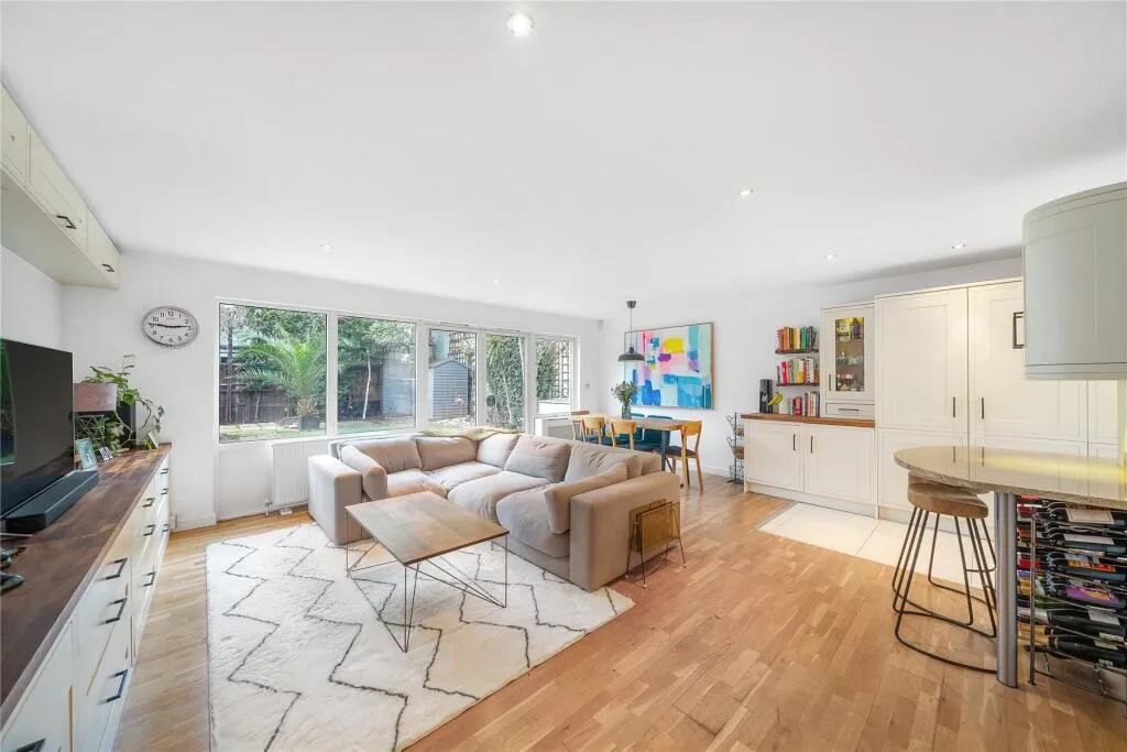 4 bed End of Terrace