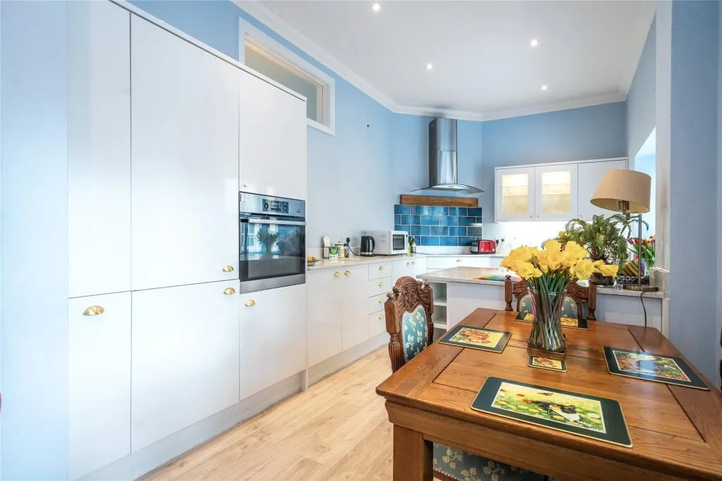 4 bed End of Terrace