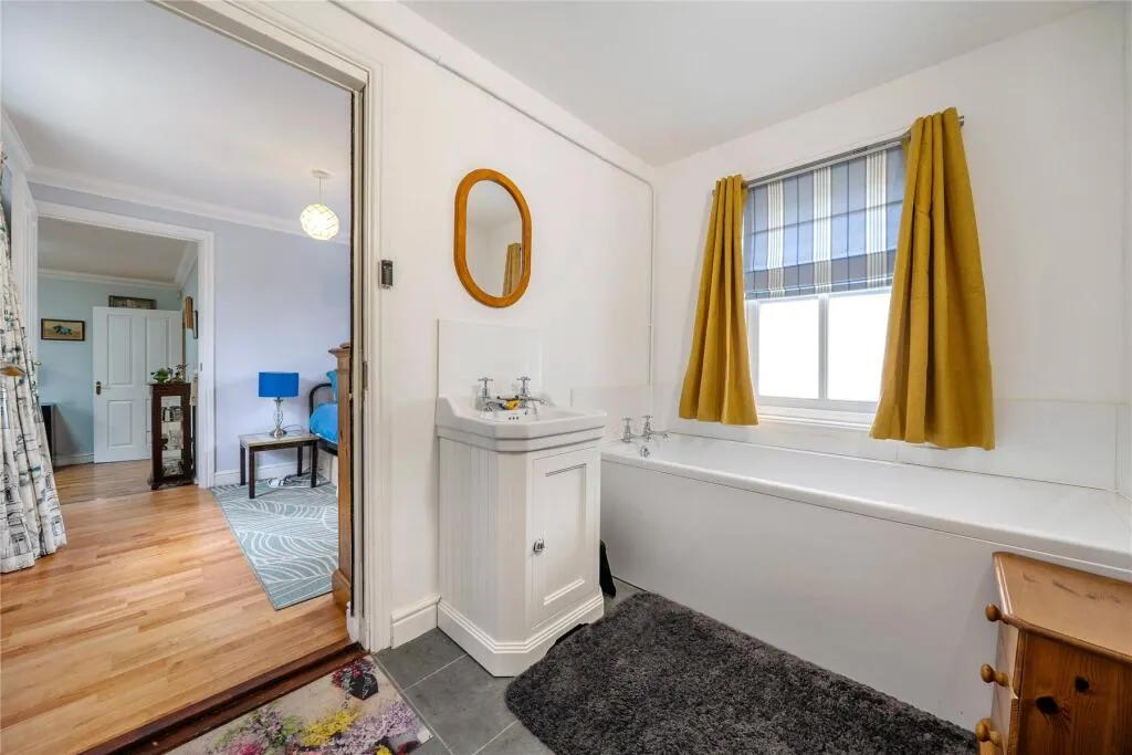 4 bed End of Terrace