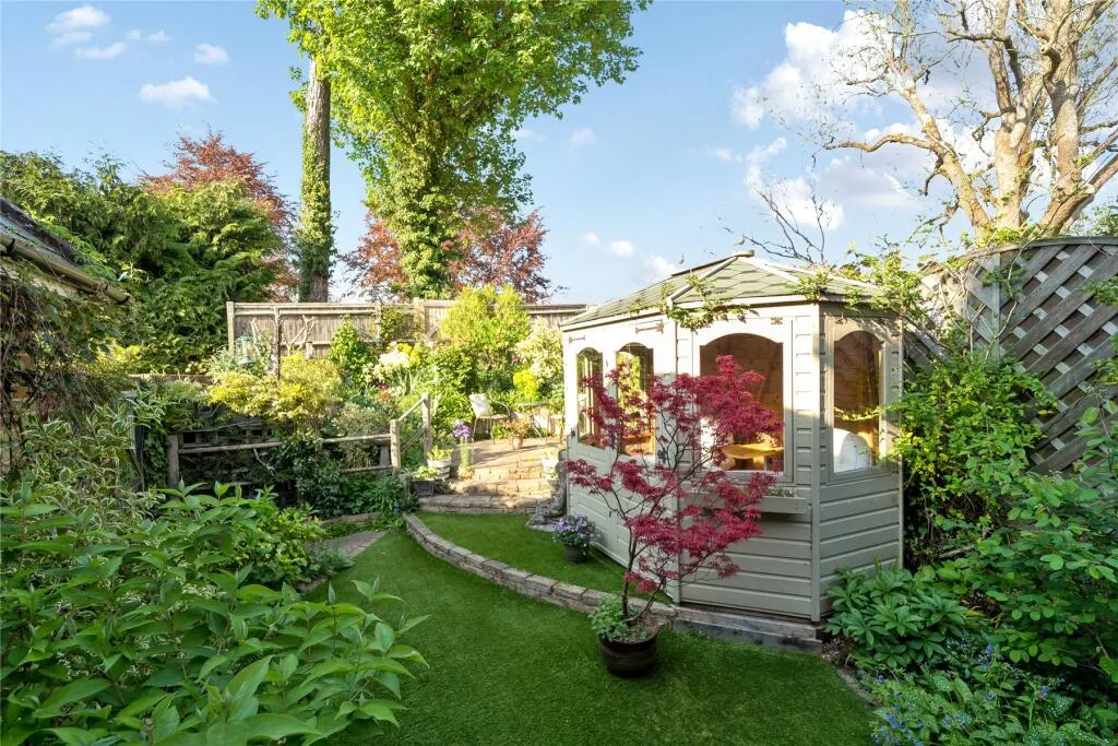 4 bed End of Terrace