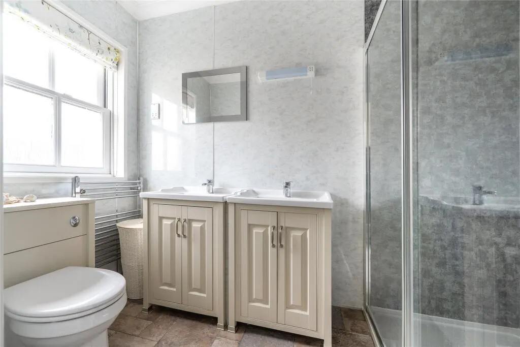 4 bed End of Terrace