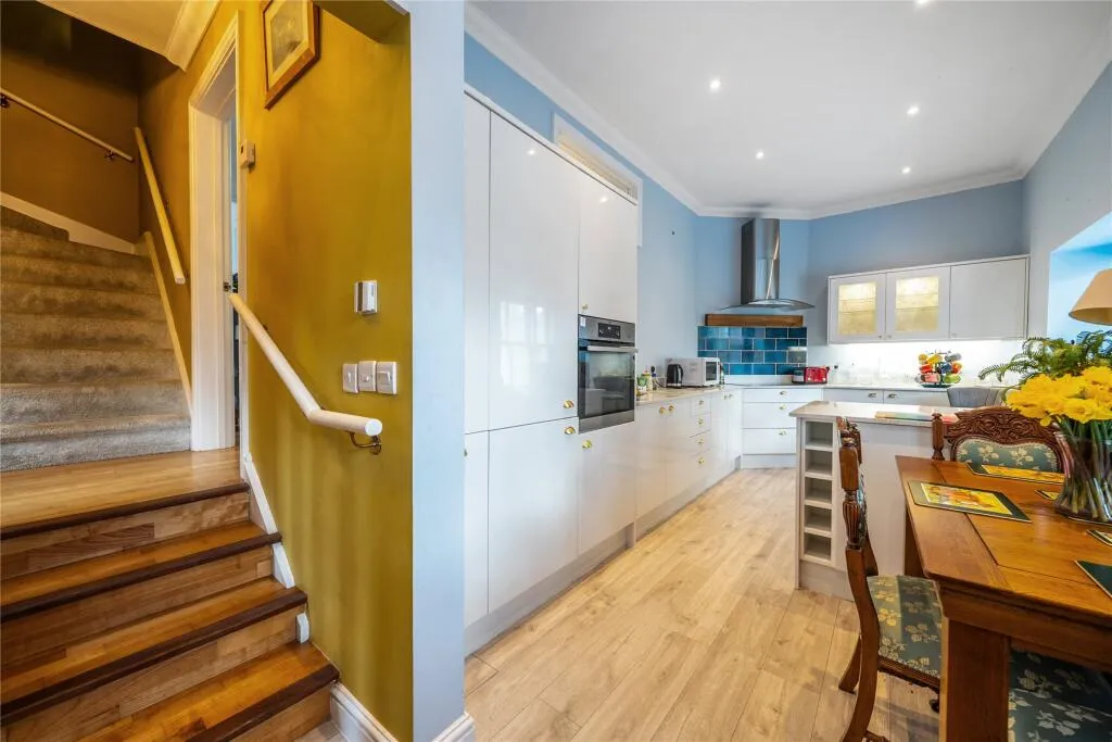 4 bed End of Terrace