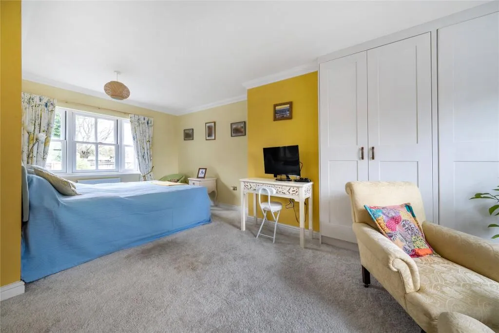 4 bed End of Terrace