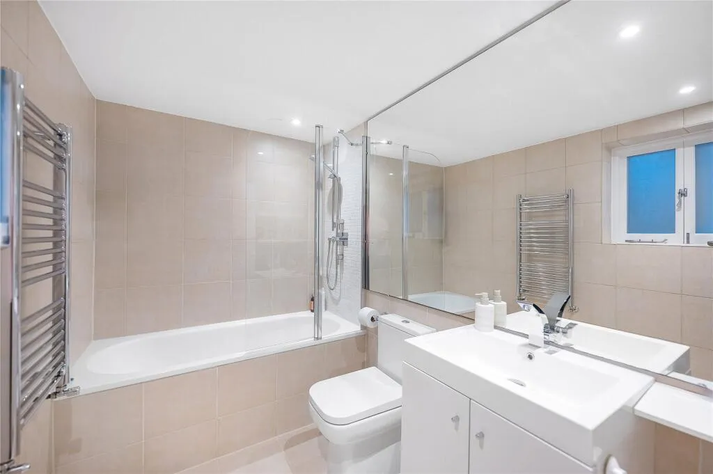 2 bed Ground Flat