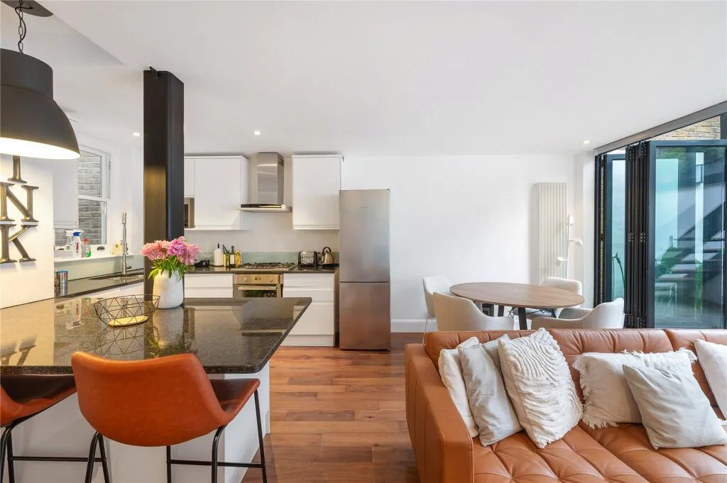 2 bed Ground Flat