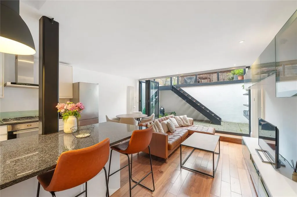 2 bed Ground Flat