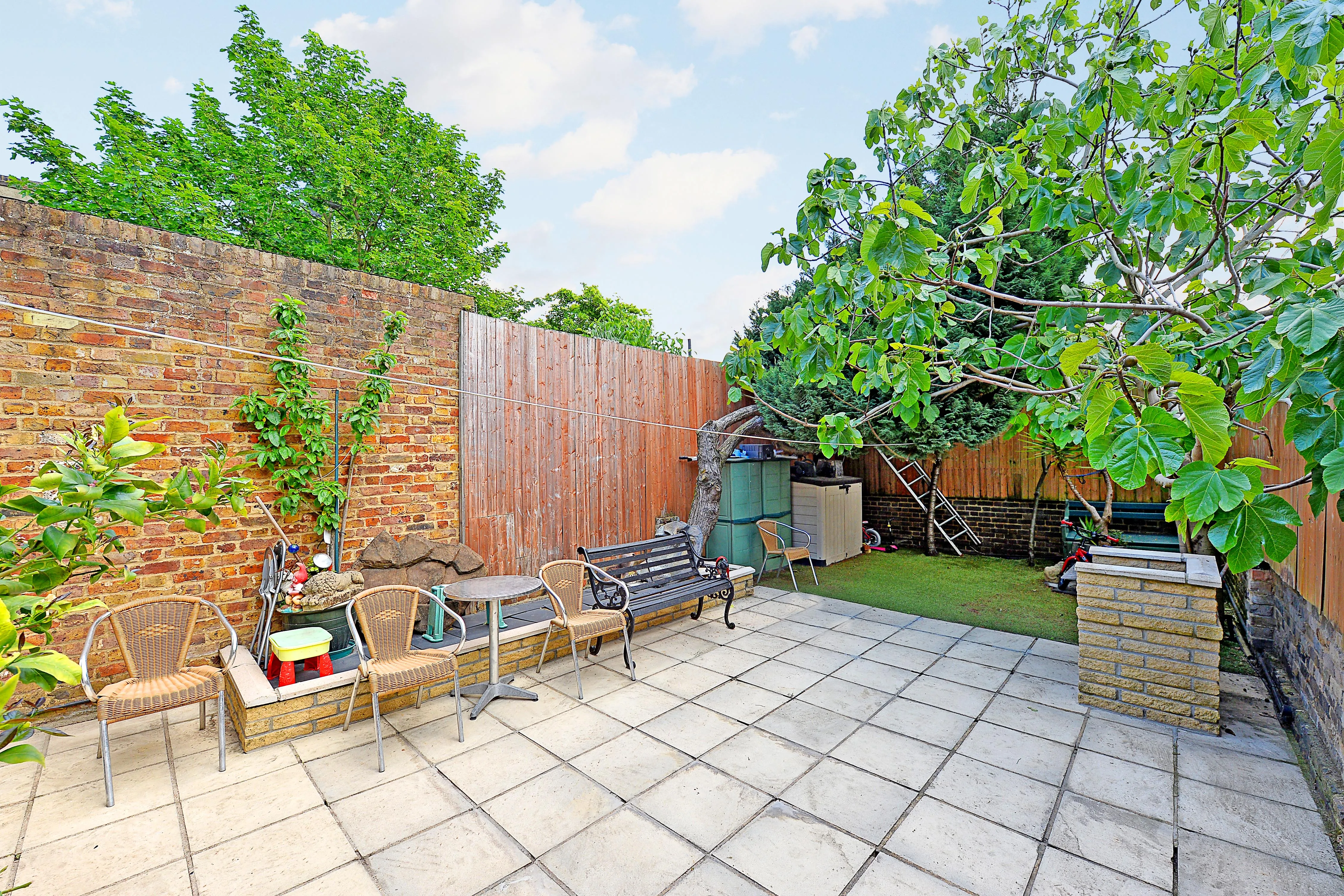 5 bed Terraced