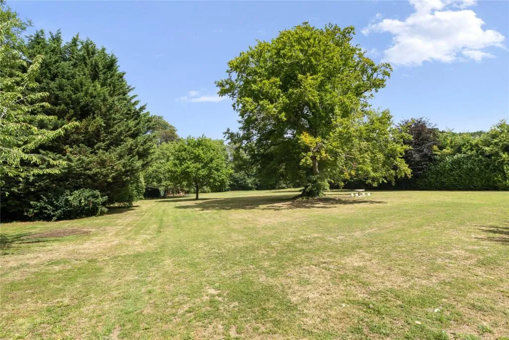 9 bed Detached