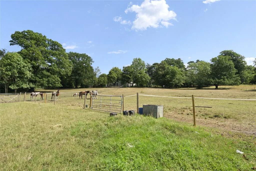 9 bed Detached