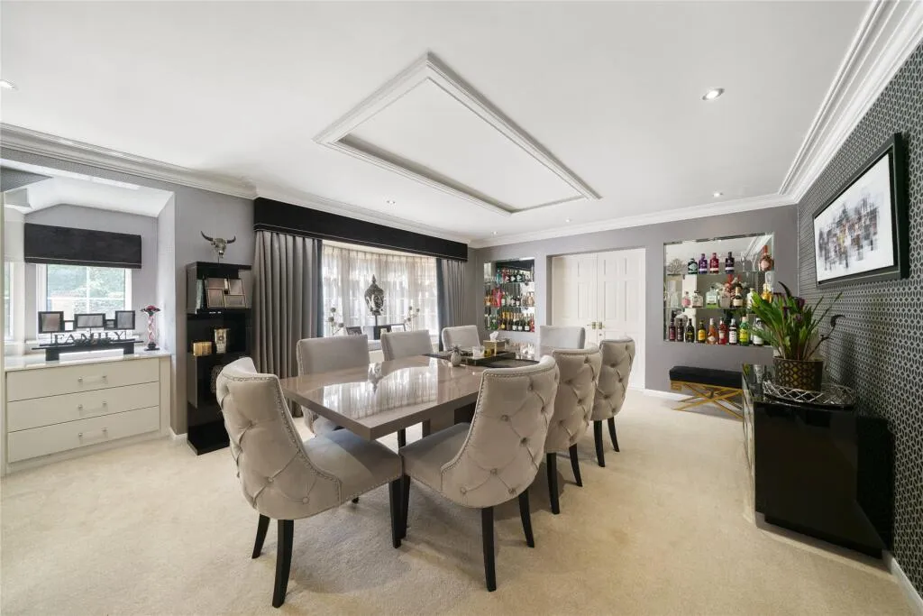 9 bed Detached