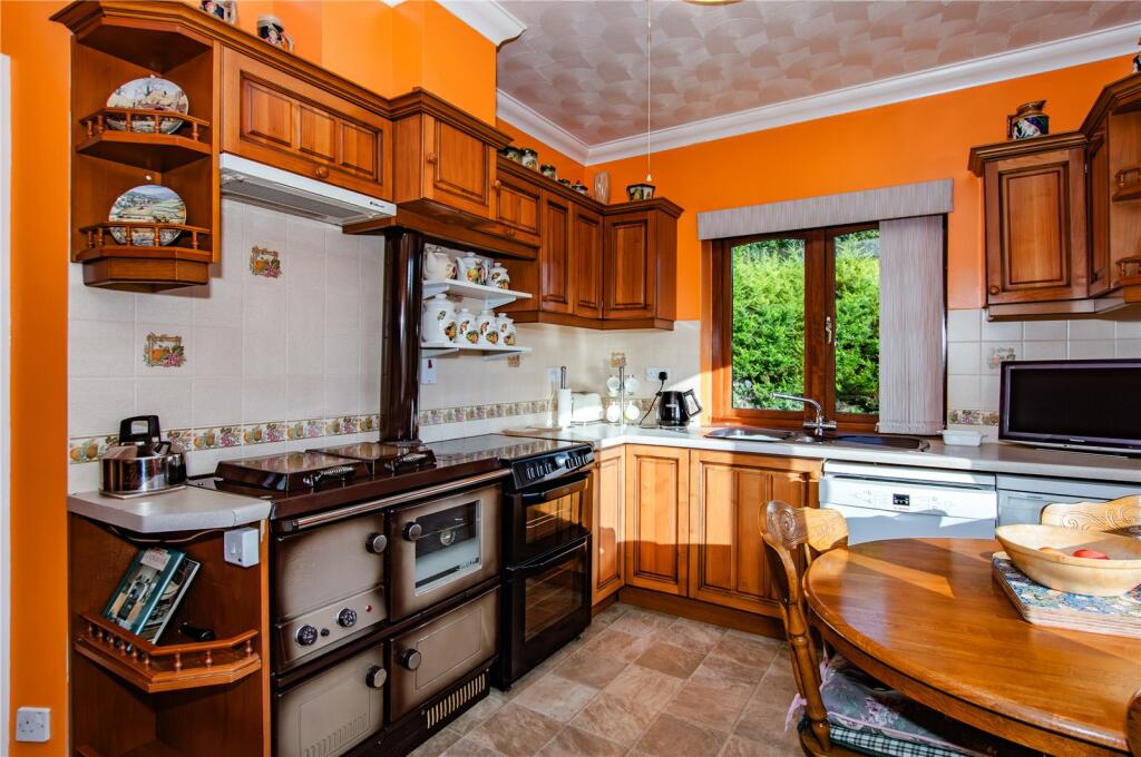 5 bed Detached