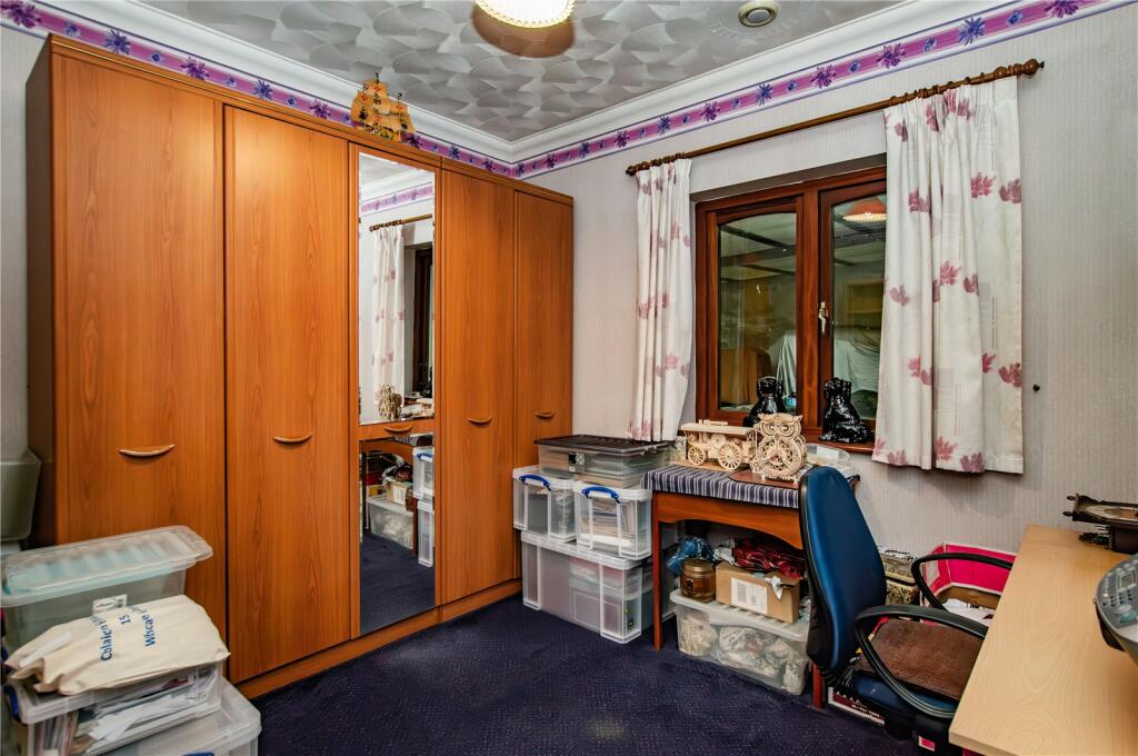 5 bed Detached