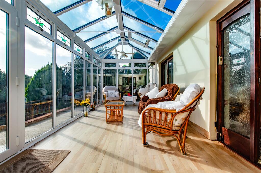 5 bed Detached
