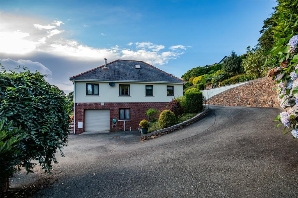 5 bed Detached