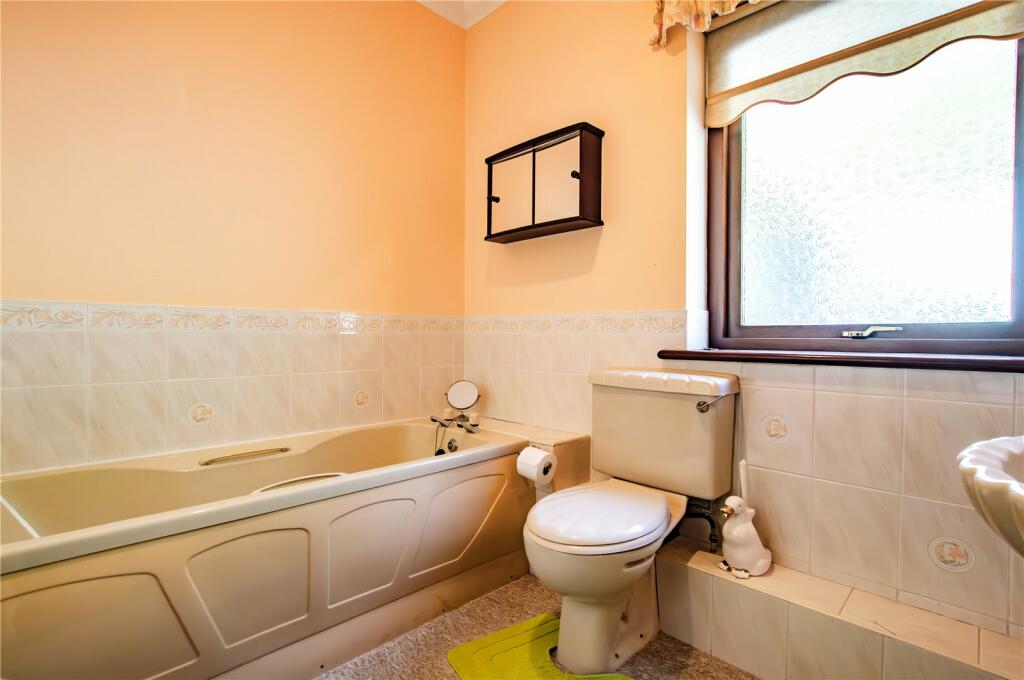5 bed Detached