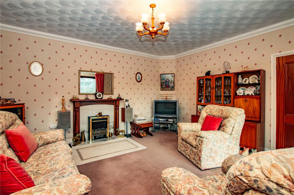 5 bed Detached