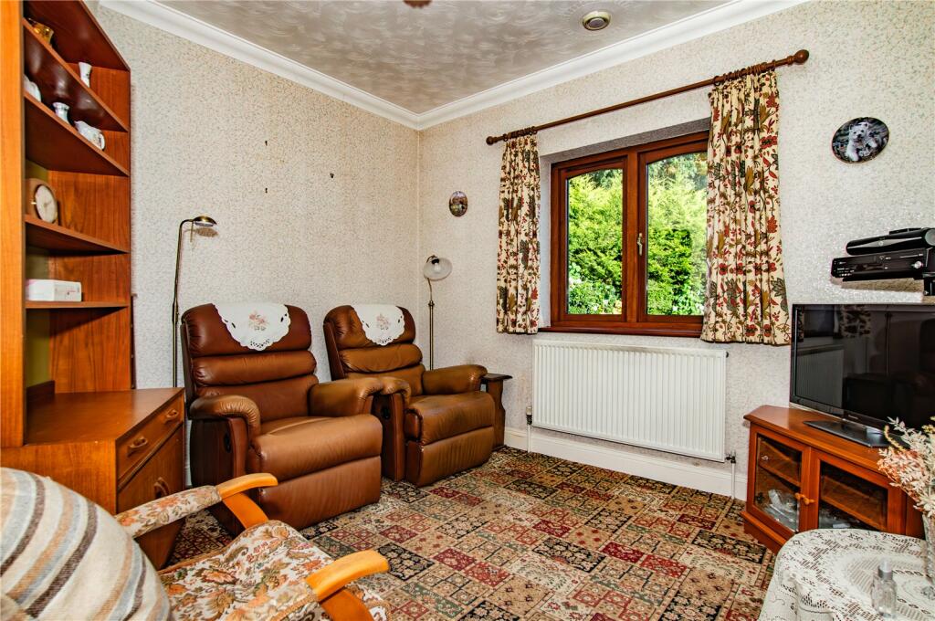 5 bed Detached