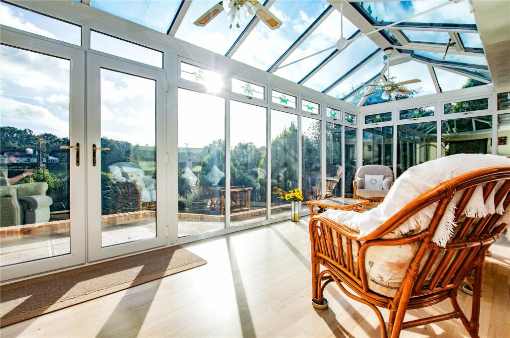 5 bed Detached