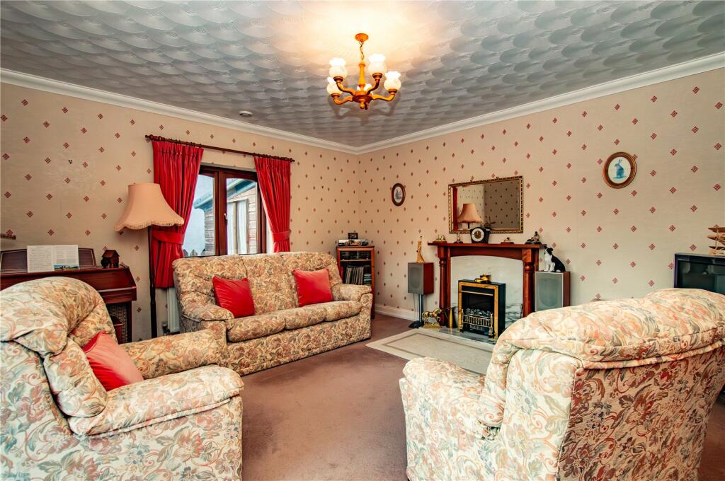 5 bed Detached