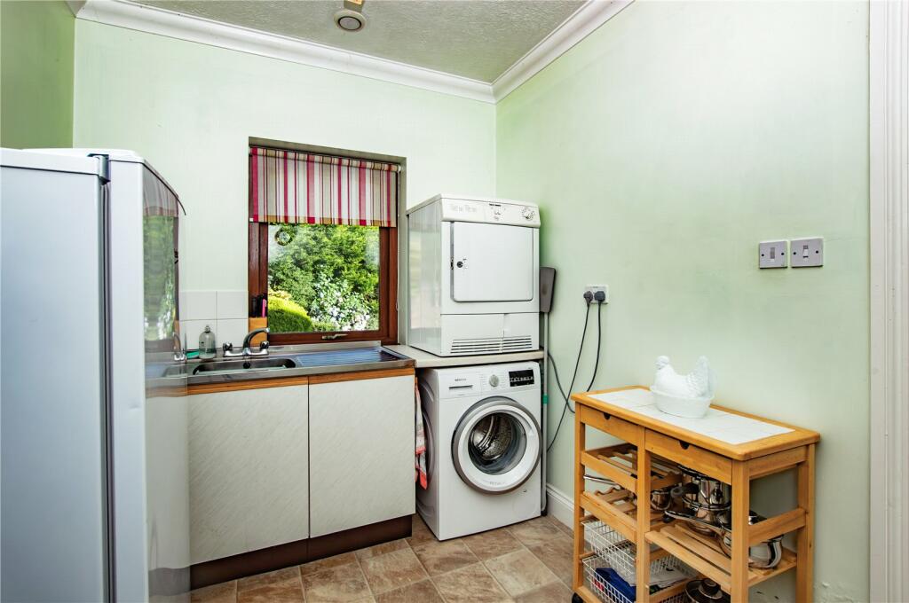 5 bed Detached