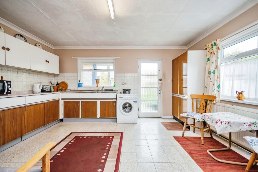 3 bed End of Terrace