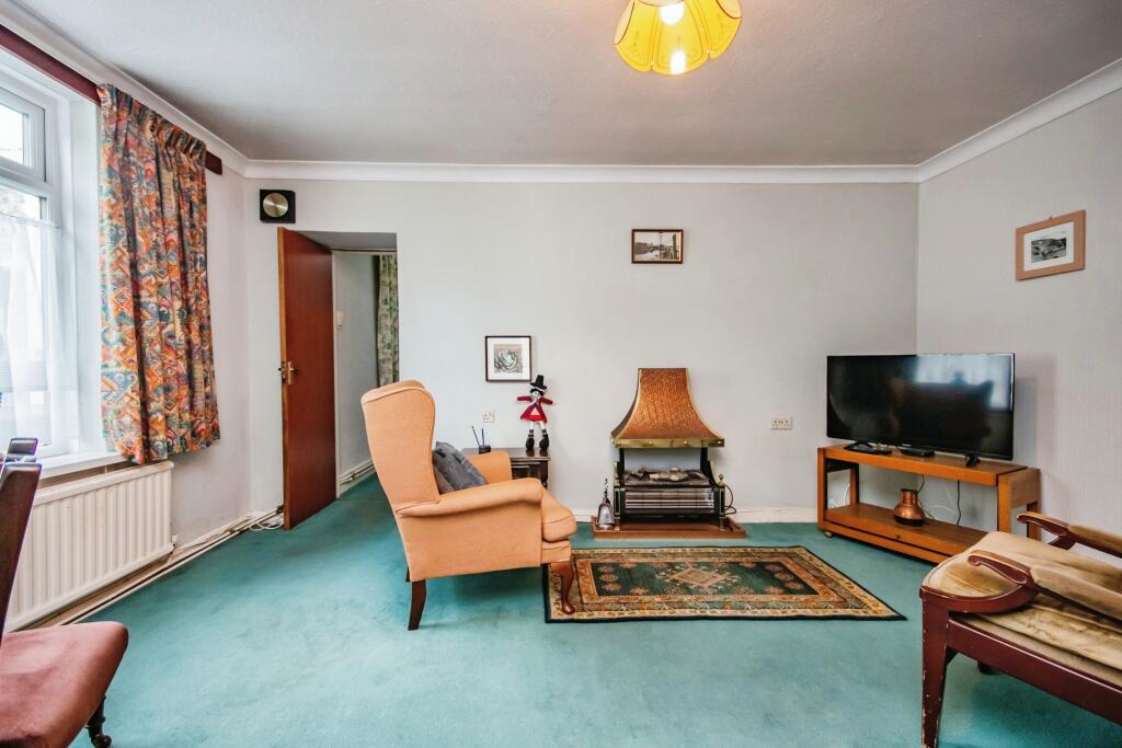 3 bed End of Terrace