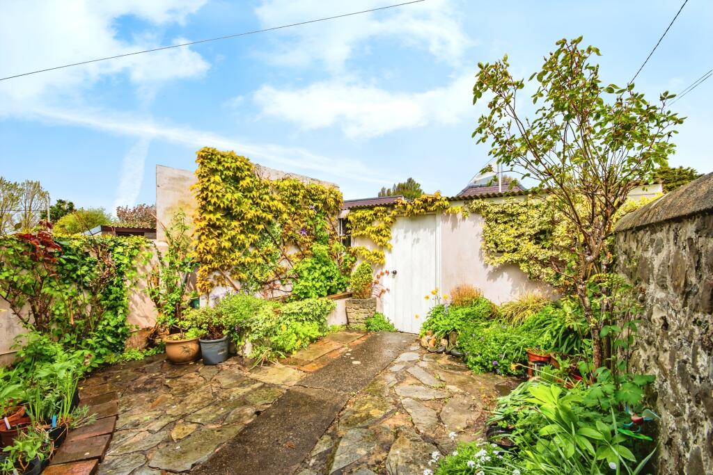 3 bed End of Terrace