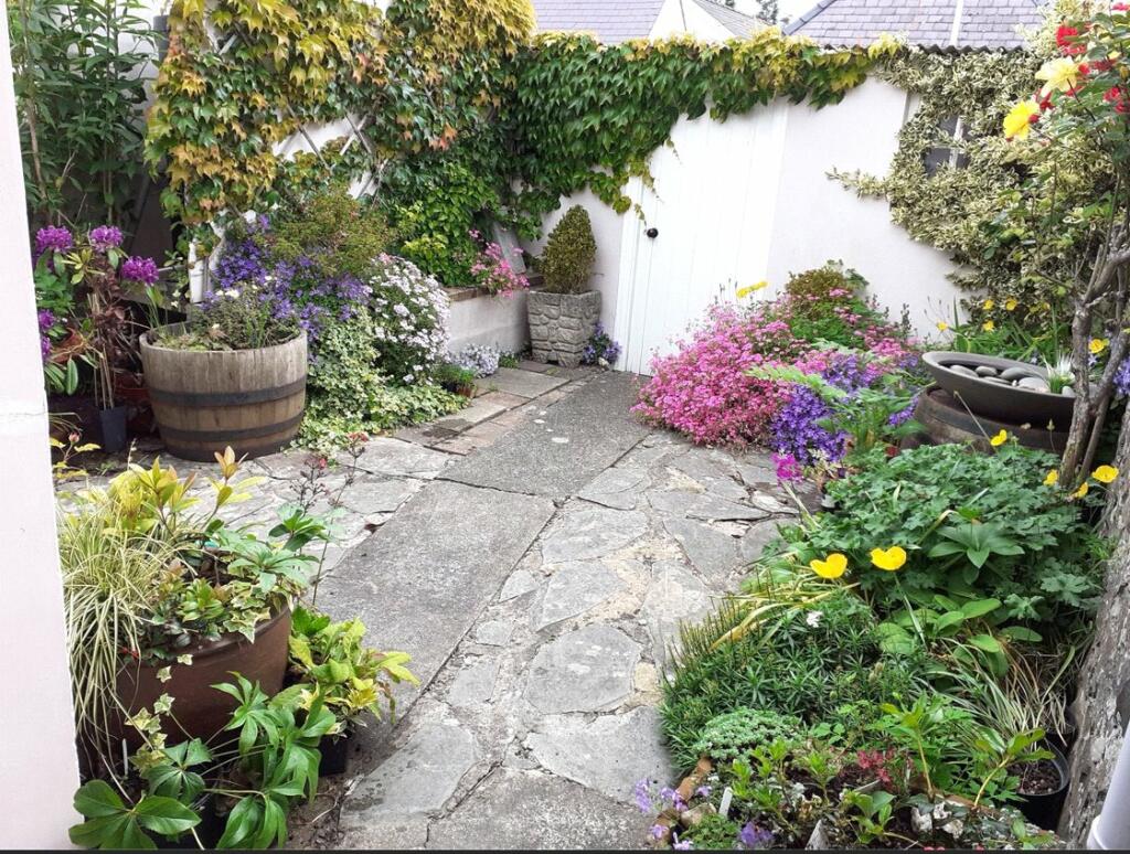 3 bed End of Terrace