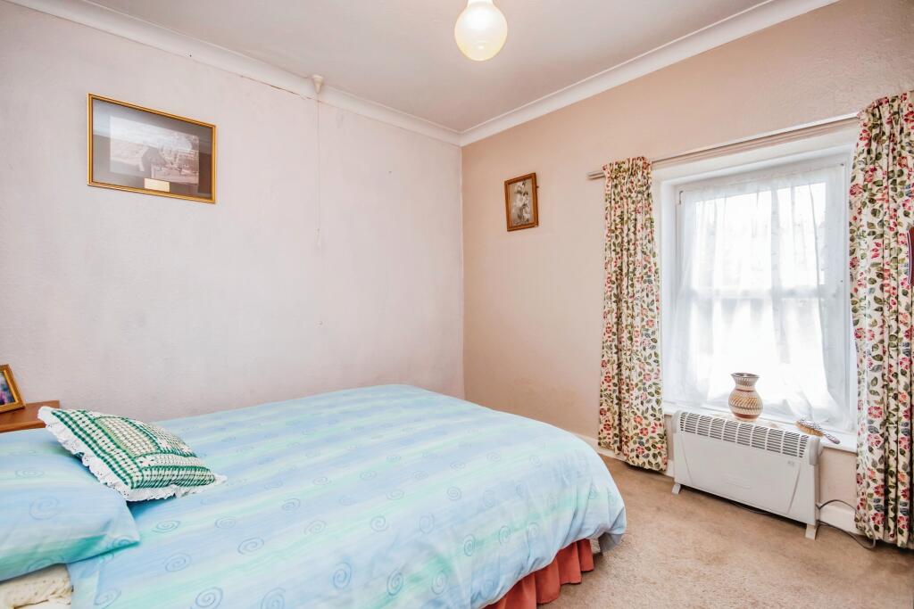 3 bed End of Terrace