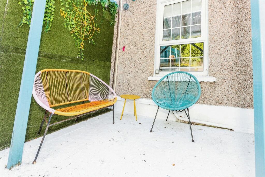 2 bed End of Terrace
